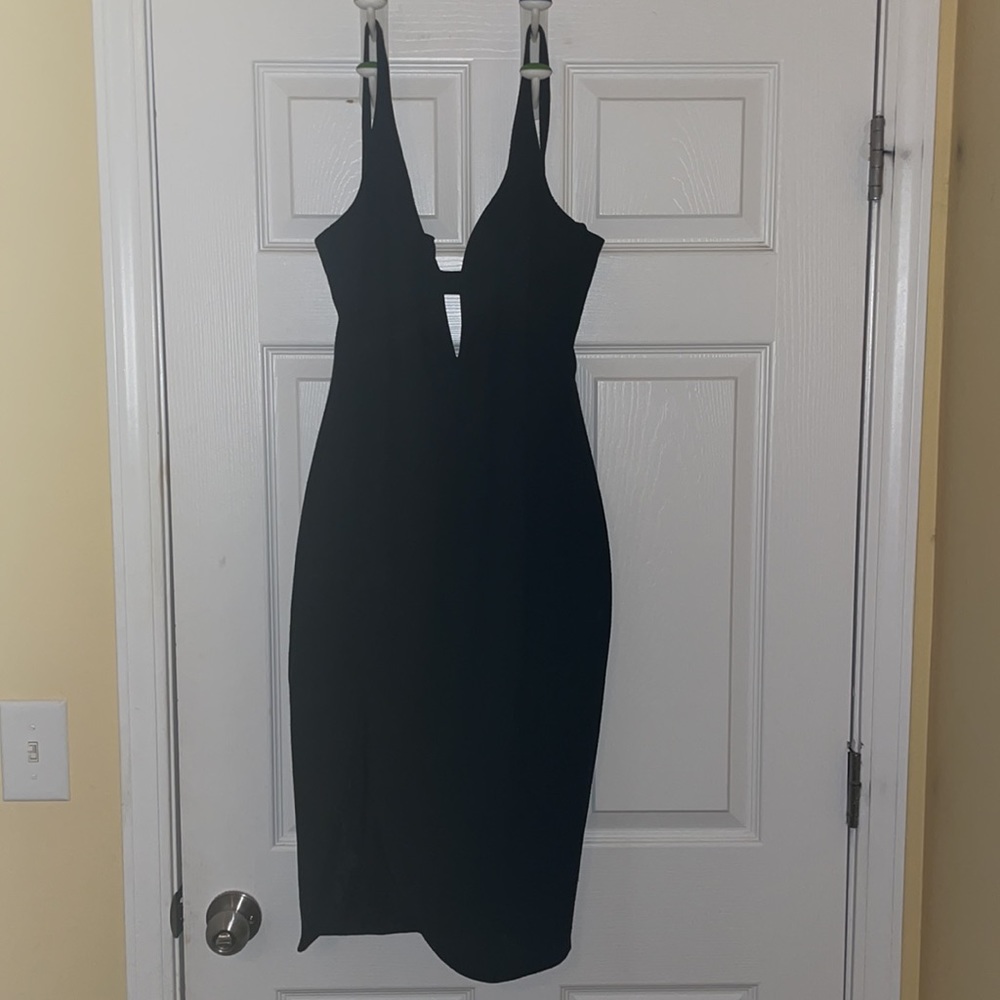 Sexy but classy black Elizabeth and James knee length  dress